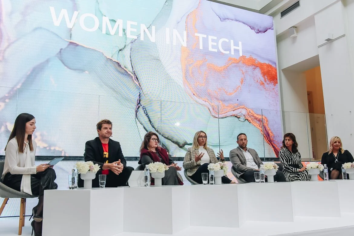 Women In Tech Naslovna