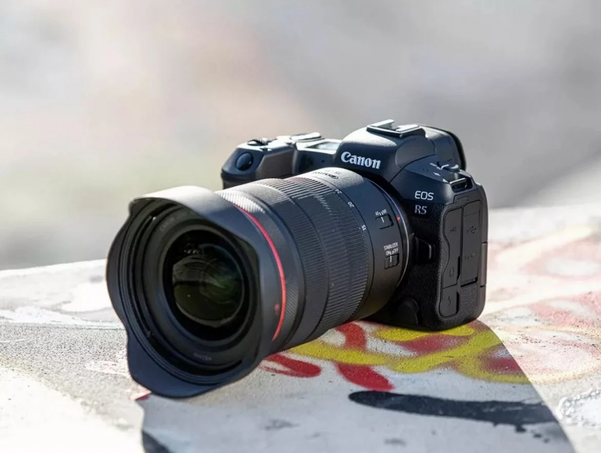 EOS R5-Naslovna