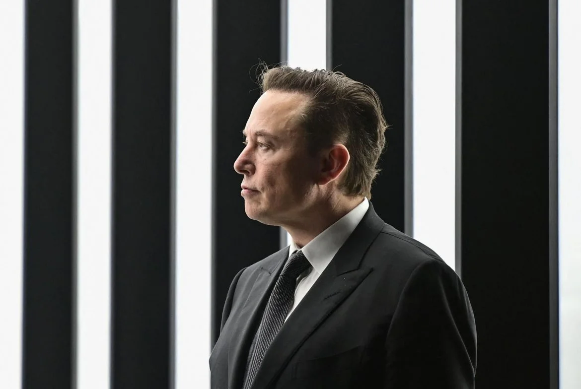 Elon Musk-Naslovna