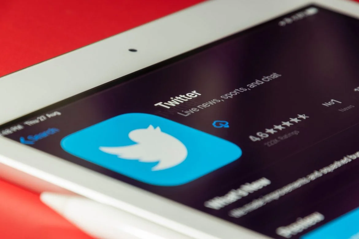 Twitter omogućio negativno-Naslovna