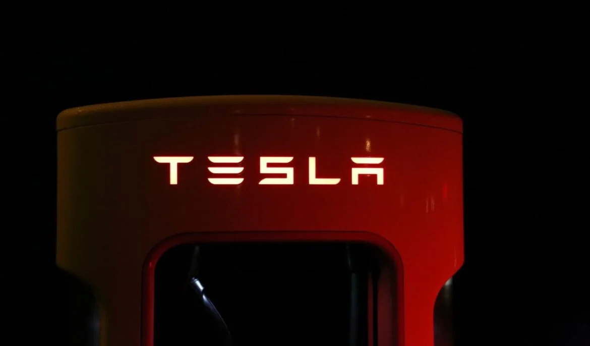 Tesla Musk Naslovna