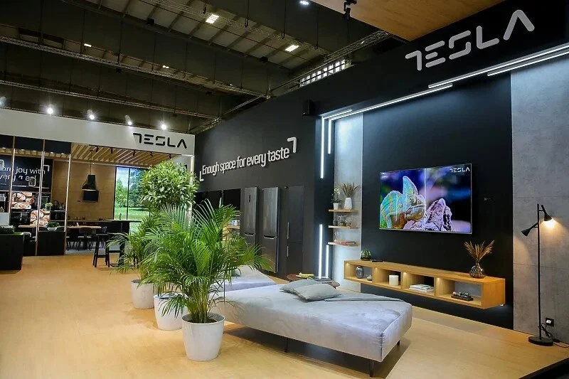 TESLA QLED