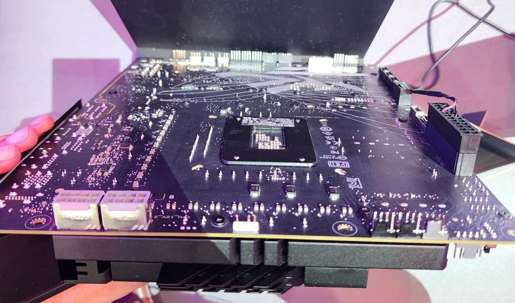 Asus kaže da ima „uzbudljive“ novosti u vezi sa Z890 BTF opcijama za matične ploče 1