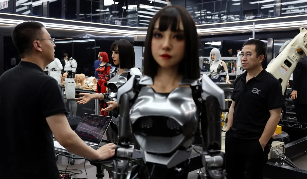 Kineska kompanija uhvaćena je kako prikazuje humanoidne robote koji zapravo imaju ljude unutar njih 1