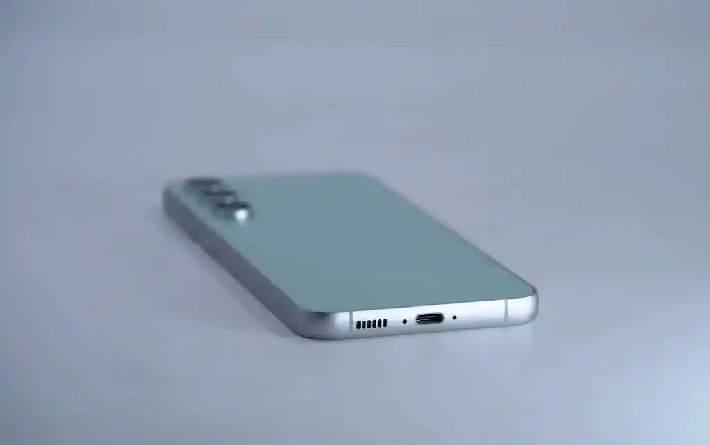 Samsung Galaxy S23 FE 3
