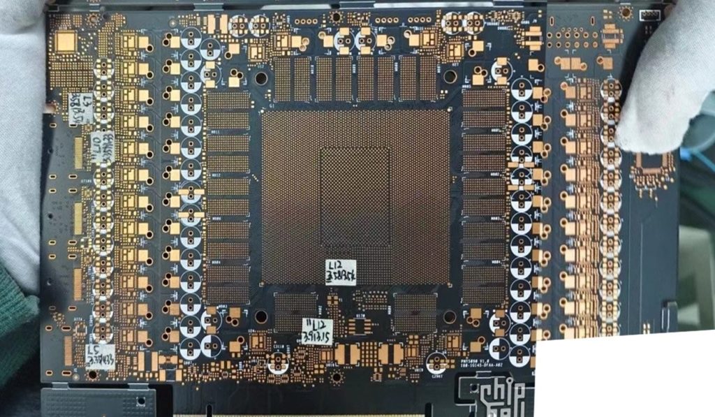 NVIDIA GeForce RTX 5090 PCB procurio – potvrđuje ogroman GB202 GPU, 16 GDDR7 memorijskih paketa i jedan 16-pinski konektor 1