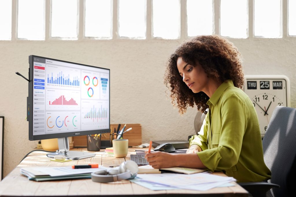 Philips lansira dva nova održiva monitora za produktivnost 24B2G5301 i 27B2G5601 sa ekološkim karakteristikama 3