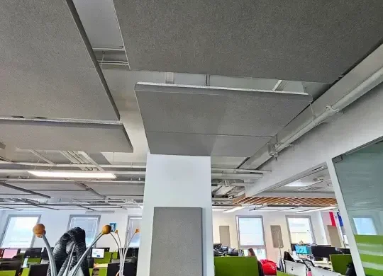 Acoustic-Solutions-for-Office-Spaces-Ceiling-Fabric-Panels akustika