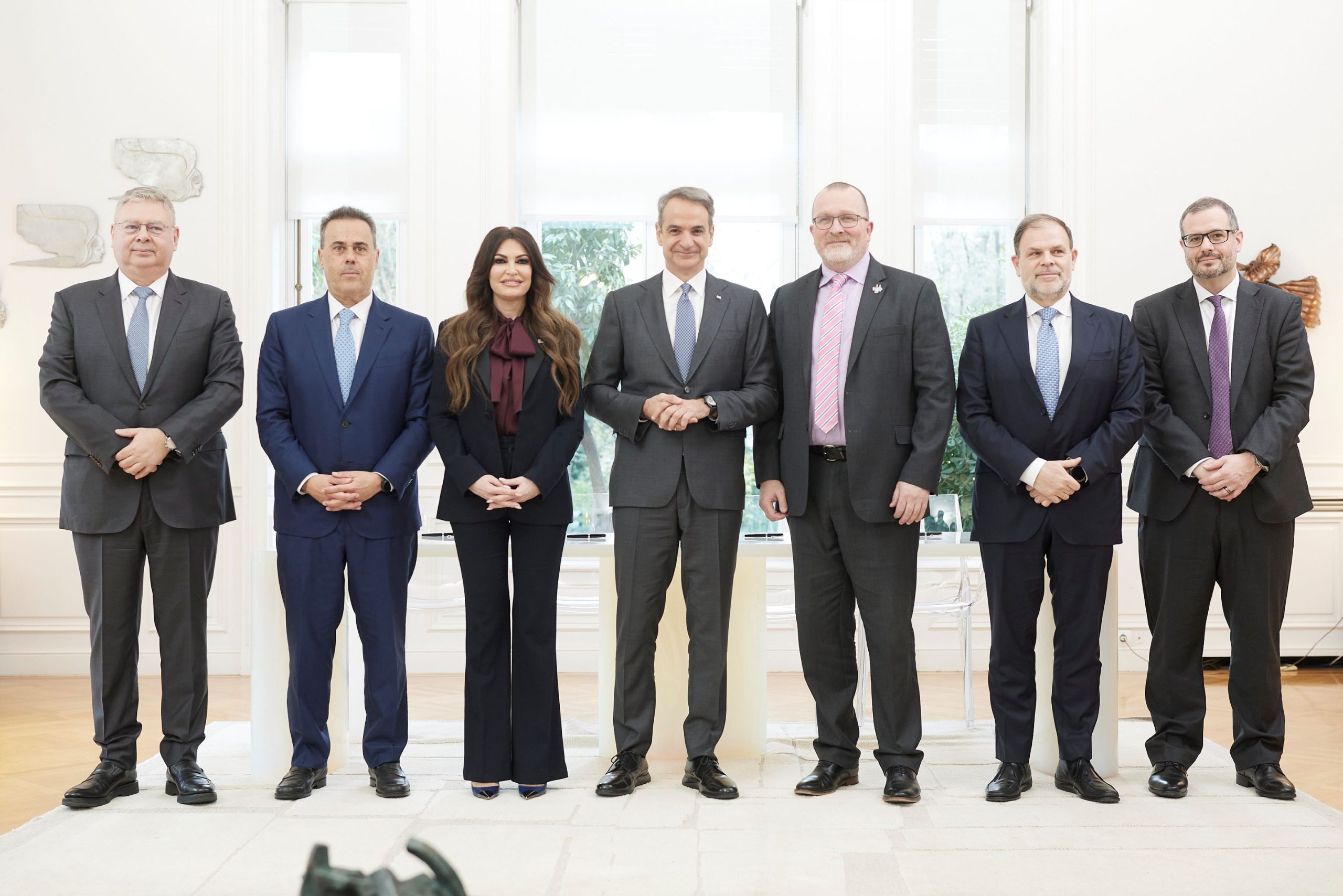 HELLENiQ ENERGY i Chevron