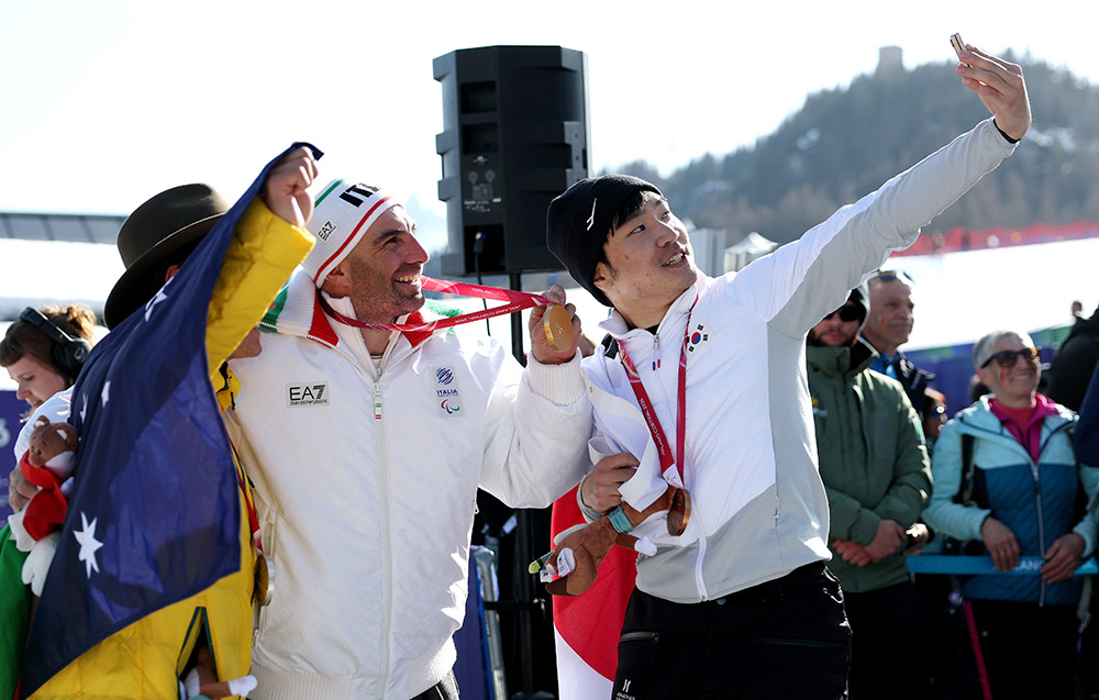 Para Snowboard_Victory_Selfie